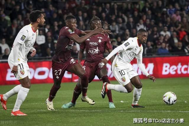 俱乐部杯-吕俊虎15分青岛不敌首钢 杰曼19分