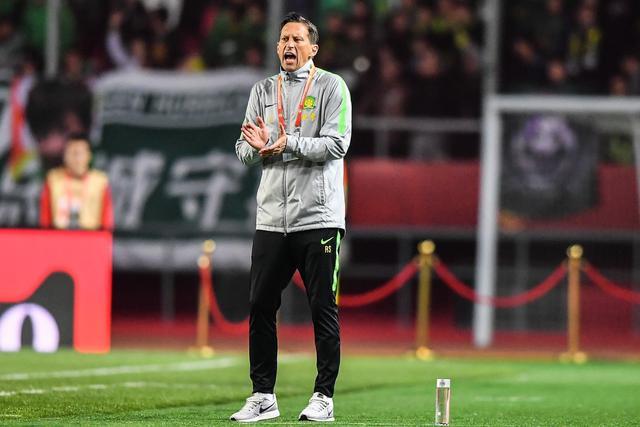 步行者大胜尼克斯32分 大比分追至2-2进天王山