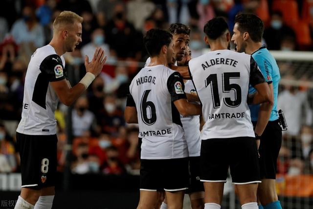 TA：北美联盟杯明年不会集中进行，周末联赛照踢